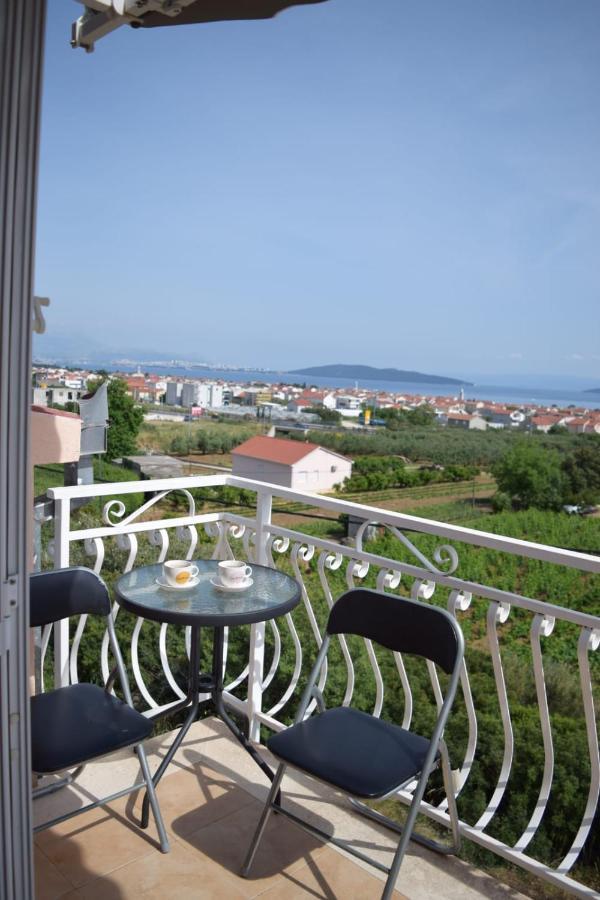 Apartments Marta Kaštel Novi Exterior foto