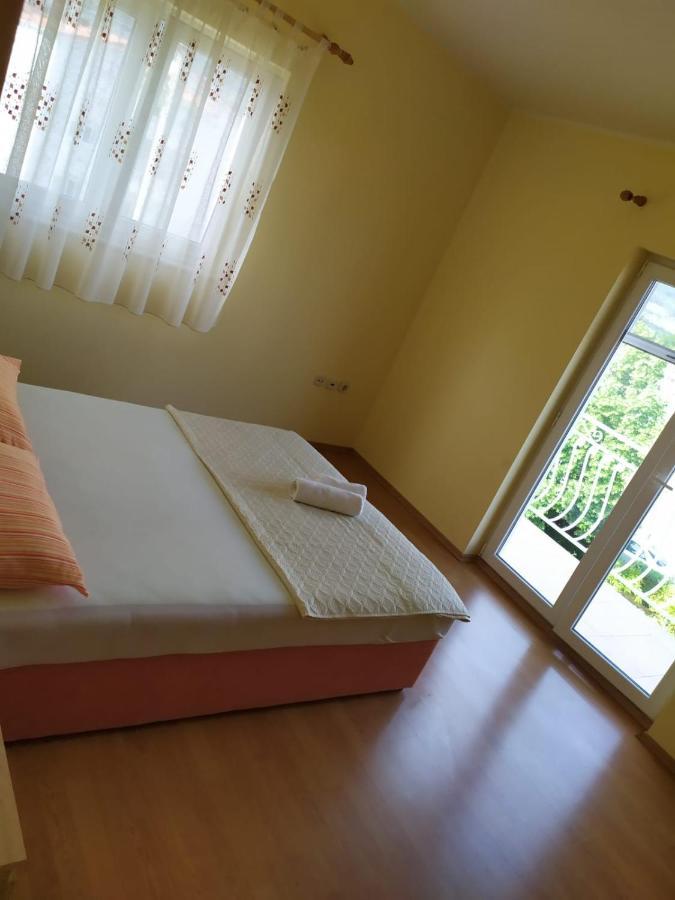 Apartments Marta Kaštel Novi Exterior foto