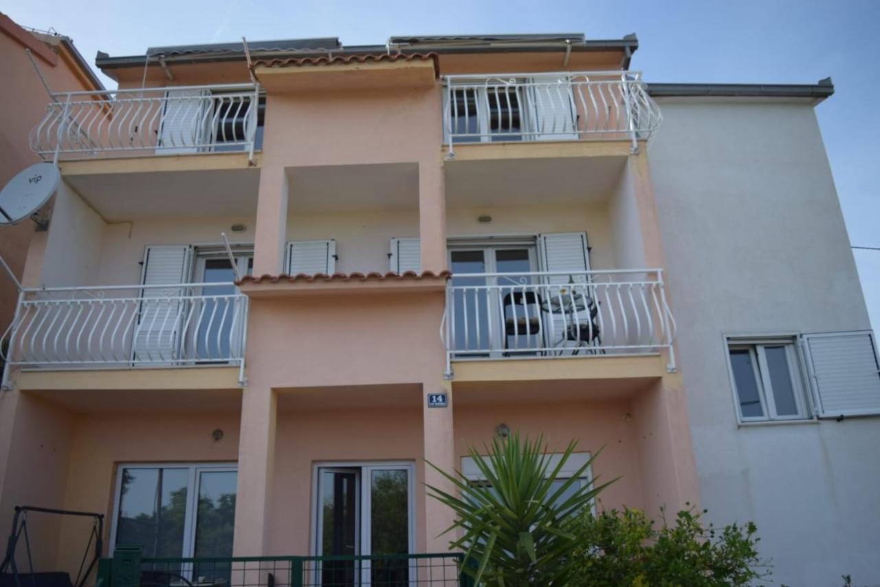 Apartments Marta Kaštel Novi Exterior foto
